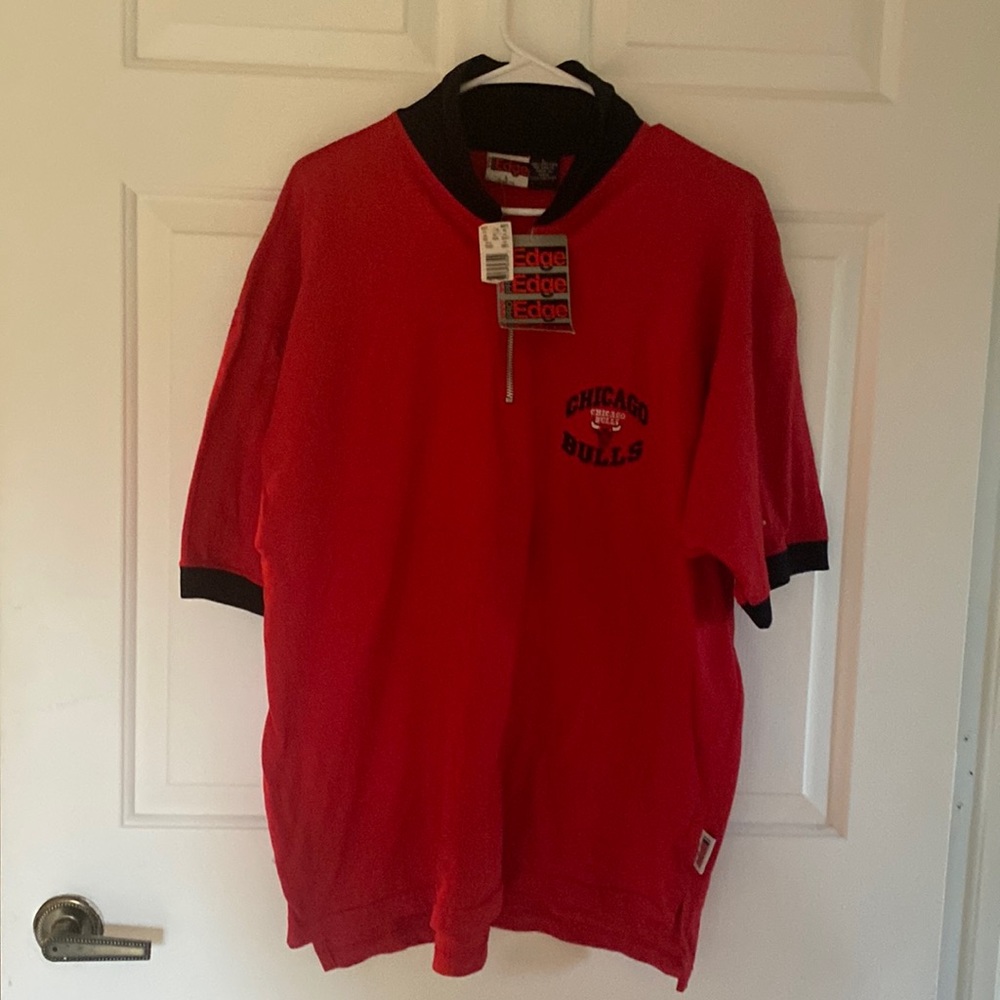 Chicago Bulls collared zippered Official Licensed shirt. Size L
